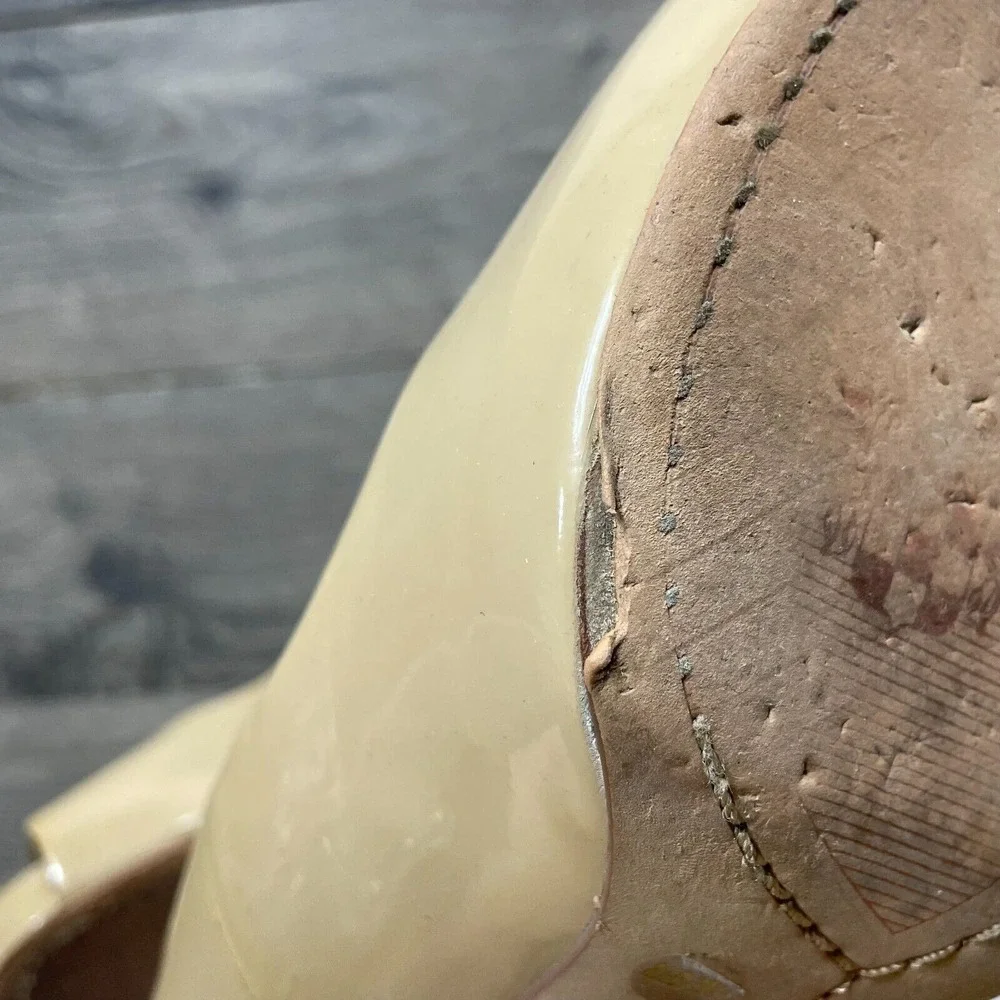 Vince Camuto Heels Womens 8.5 B Beige Nude Kitten‎ Patent Leather Peep Toe Pumps